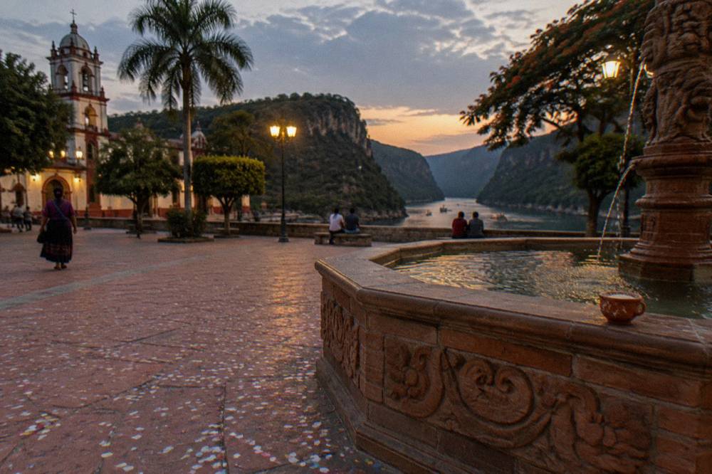 Colonnaded plaza of Chiapa de Corzo with La Pila fountain in warm afternoon light