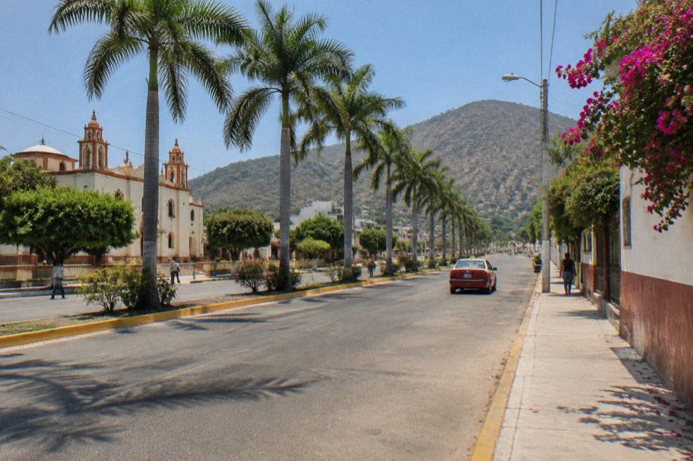 Wide city streets and hills under a bright sky in a tropical Mexican capital